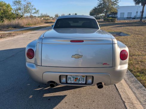 Used 2004 Chevrolet SSR w/ Preferred Equipment Group image 7