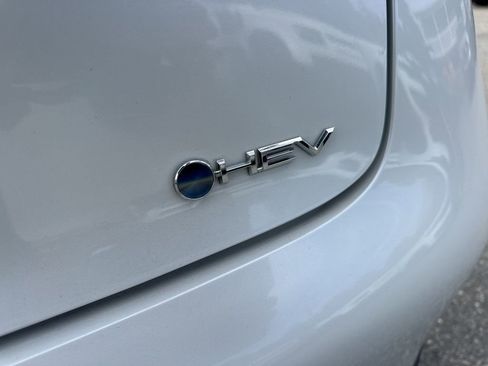 Used 2025 Toyota Prius LE image 28