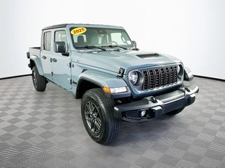Certified 2025 Jeep Gladiator Sport AWD/4WD video 2