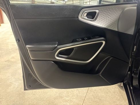 Used 2022 Kia Soul LX image 15