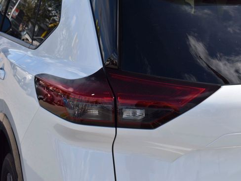 Used 2025 Nissan Rogue Platinum w/ Platinum Premium Package FWD image 7