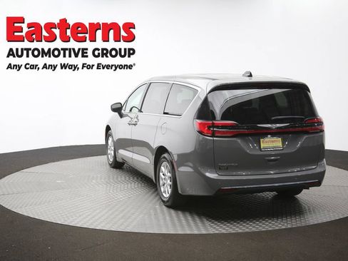 Used 2023 Chrysler Pacifica Touring-L FWD image 66