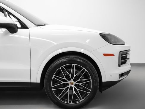 Used 2024 Porsche Cayenne image 14