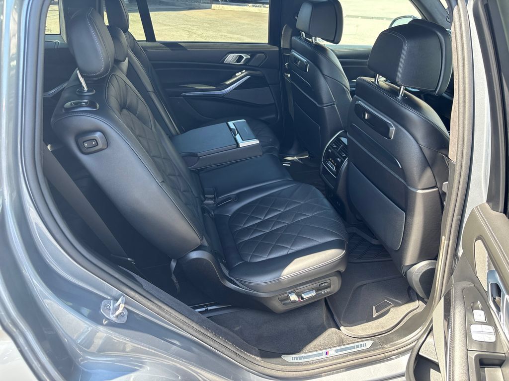 Used 2024 BMW X7 xDrive40i w/ M Sport Package AWD/4WD image 19