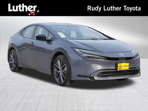 Used 2023 Toyota Prius XLE image 1