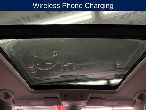 Used 2022 Volkswagen Tiguan SE w/ Panoramic Sunroof Package image 10