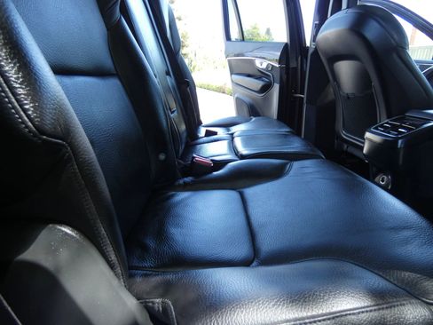 Used 2018 Volvo XC90 T6 Momentum w/ Convenience Package image 33