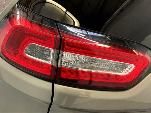 Used 2017 Jeep Cherokee Latitude image 28