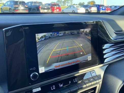 Used 2025 Toyota Camry SE FWD image 38