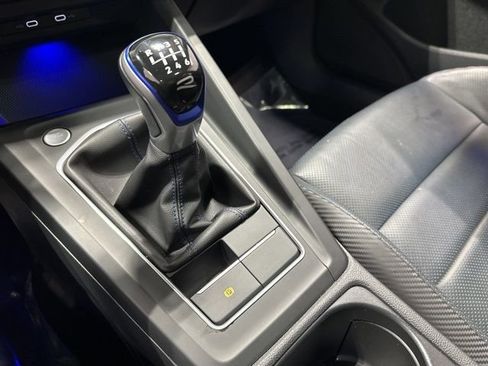 Used 2022 Volkswagen Golf R image 30