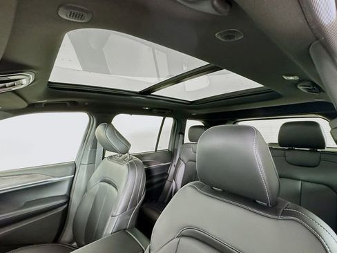 New 2025 Jeep Grand Cherokee Limited w/ Luxury Tech Group II AWD/4WD image 25