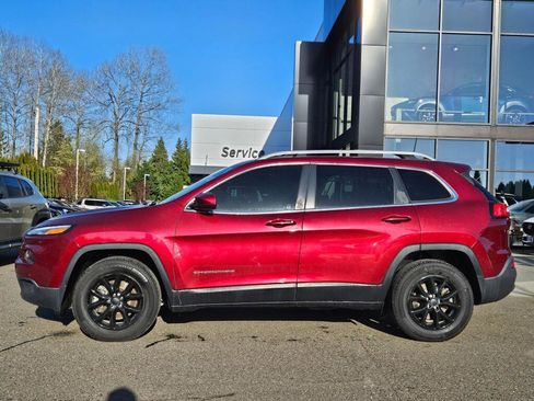 Used 2018 Jeep Cherokee Latitude Plus w/ Comfort/Convenience Group AWD/4WD image 2