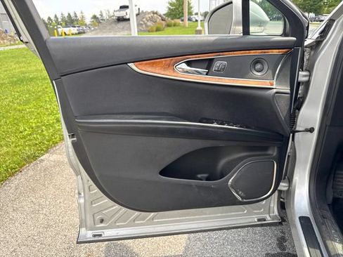 Used 2016 Lincoln MKX Reserve w/ Climate Package AWD/4WD image 19