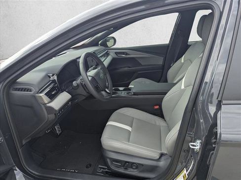 Used 2025 Toyota Camry SE image 10