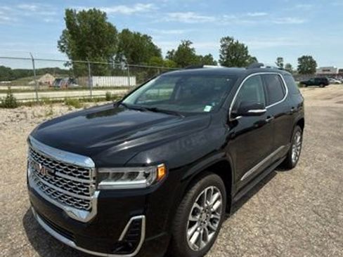 Used 2023 GMC Acadia Denali w/ Denali Ultimate Package AWD/4WD image 2