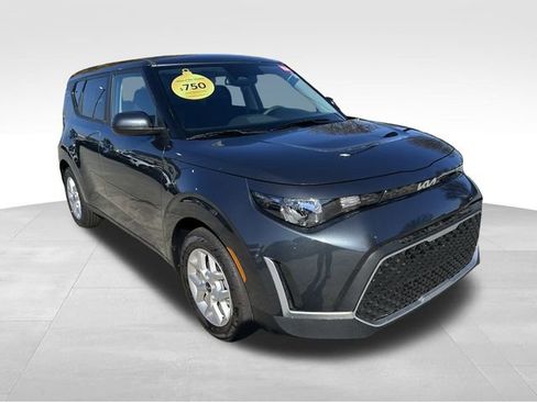 Used 2025 Kia Soul S image 2