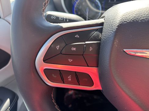 Used 2023 Chrysler Voyager LX image 21