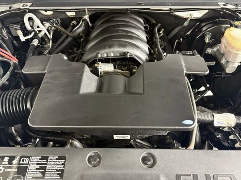 Used 2019 Chevrolet Suburban LT image 44