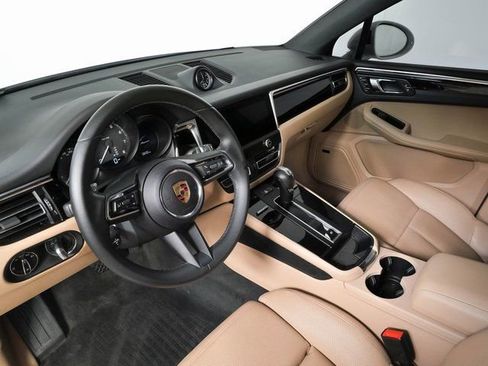 Certified 2024 Porsche Macan w/ Premium Plus Package AWD/4WD image 4