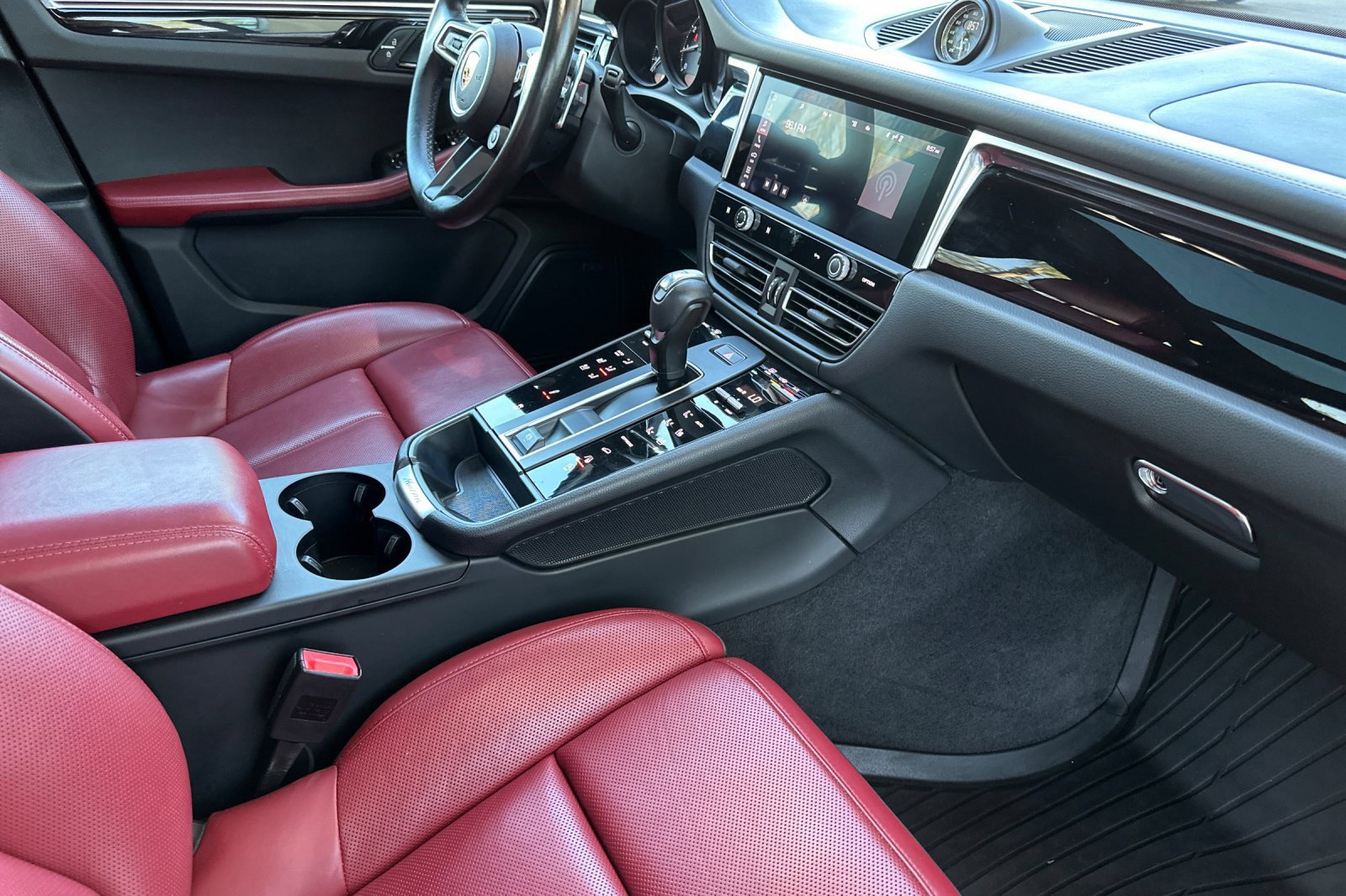 Used 2024 Porsche Macan AWD/4WD image 17
