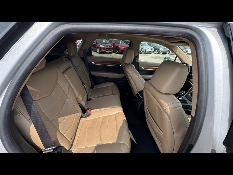 Used 2017 Cadillac XT5 Platinum AWD/4WD image 15