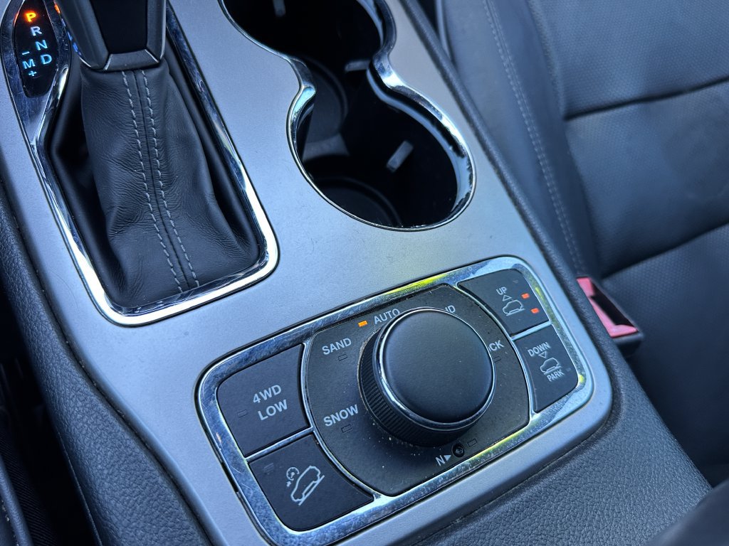 Used 2019 Jeep Grand Cherokee Overland AWD/4WD image 30