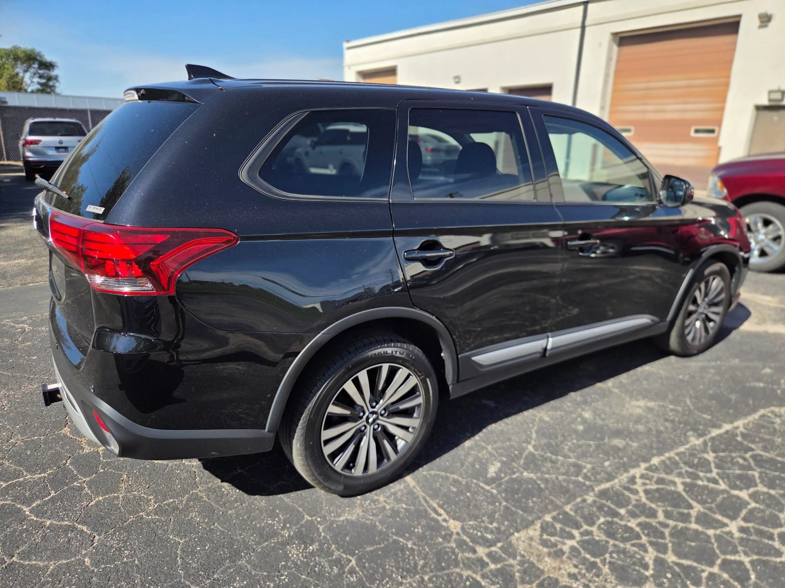 Used 2020 Mitsubishi Outlander SE AWD/4WD image 3