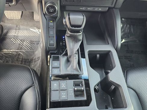 Used 2025 Toyota Land Cruiser image 31