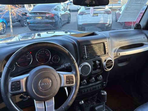 Used 2014 Jeep Wrangler Unlimited Rubicon image 22