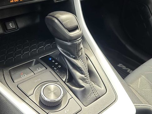 Used 2020 Toyota RAV4 XLE w/ Convenience Package image 29