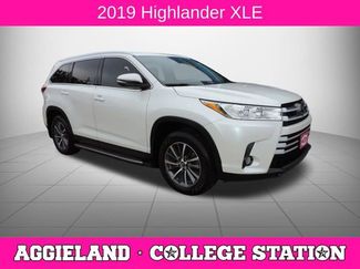 Used 2019 Toyota Highlander XLE FWD video 1