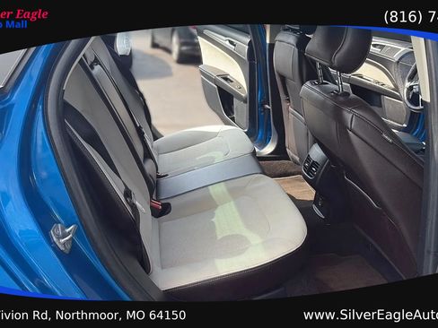 Used 2019 Ford Fusion SE w/ Equipment Group 151A FWD image 11