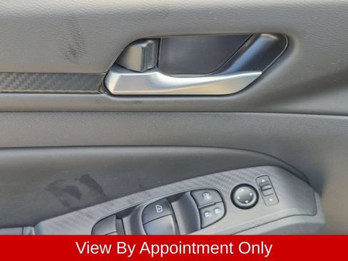Used 2025 Nissan Altima 2.5 SV FWD image 13