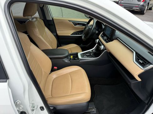 Used 2019 Toyota RAV4 XLE Premium FWD image 22