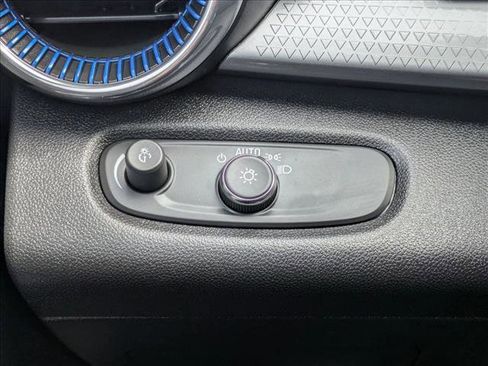 Used 2025 Chevrolet Trax LT image 16