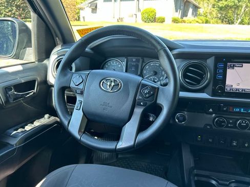 Used 2016 Toyota Tacoma TRD Sport w/ Premium & Technology Package RWD image 24