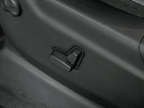 Used 2018 Jeep Grand Cherokee Altitude AWD/4WD image 20
