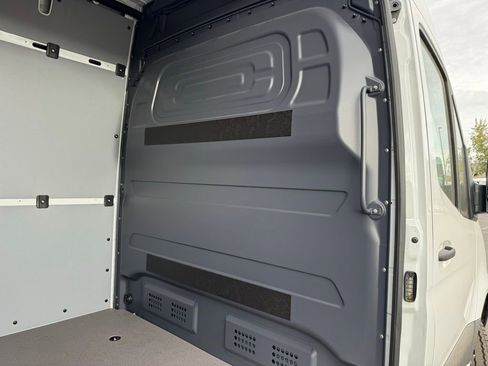 Used 2024 Mercedes-Benz Sprinter 3500 image 15