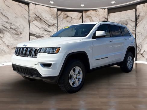 Used 2017 Jeep Grand Cherokee Laredo w/ Quick Order Package 23E image 2