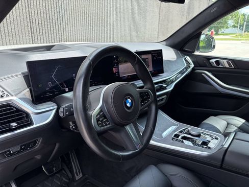 Used 2023 BMW X7 xDrive40i w/ M Sport Package AWD/4WD image 12
