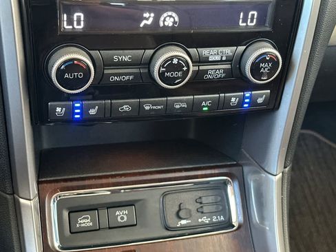 Used 2019 Subaru Ascent Touring AWD/4WD image 24