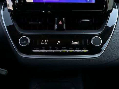 Used 2025 Toyota Corolla LE image 24