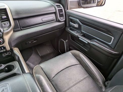 Used 2019 RAM 2500 Laramie w/ Black Appearance Package AWD/4WD image 17