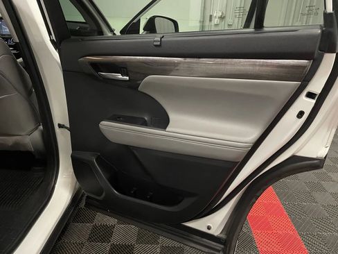 Used 2020 Toyota Highlander Limited image 44