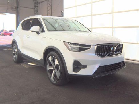 Used 2023 Volvo XC40 B4 Plus w/ Protection Package Premier FWD image 2