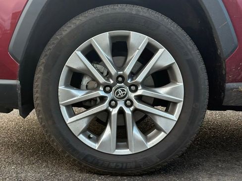 Used 2023 Toyota RAV4 XLE Premium image 9