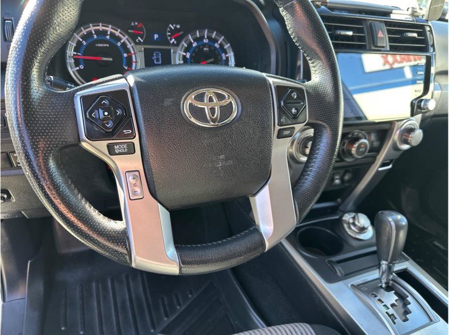 Used 2015 Toyota 4Runner SR5 AWD/4WD image 21