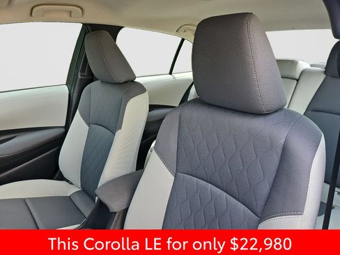 Used 2025 Toyota Corolla LE FWD image 23