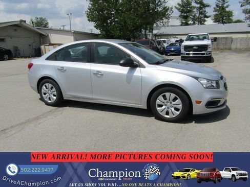 Used 2015 Chevrolet Cruze LS FWD image 3
