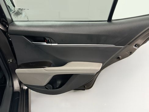 Used 2021 Toyota Camry LE image 31